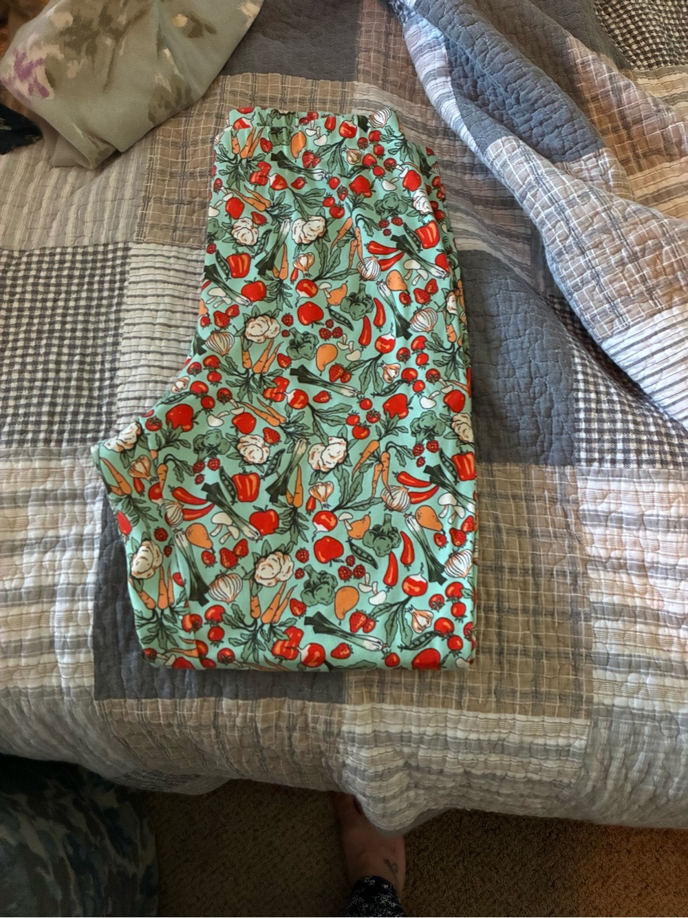 Duluth Trading Co Kids Mint Leggings with Cherry & Floral Print